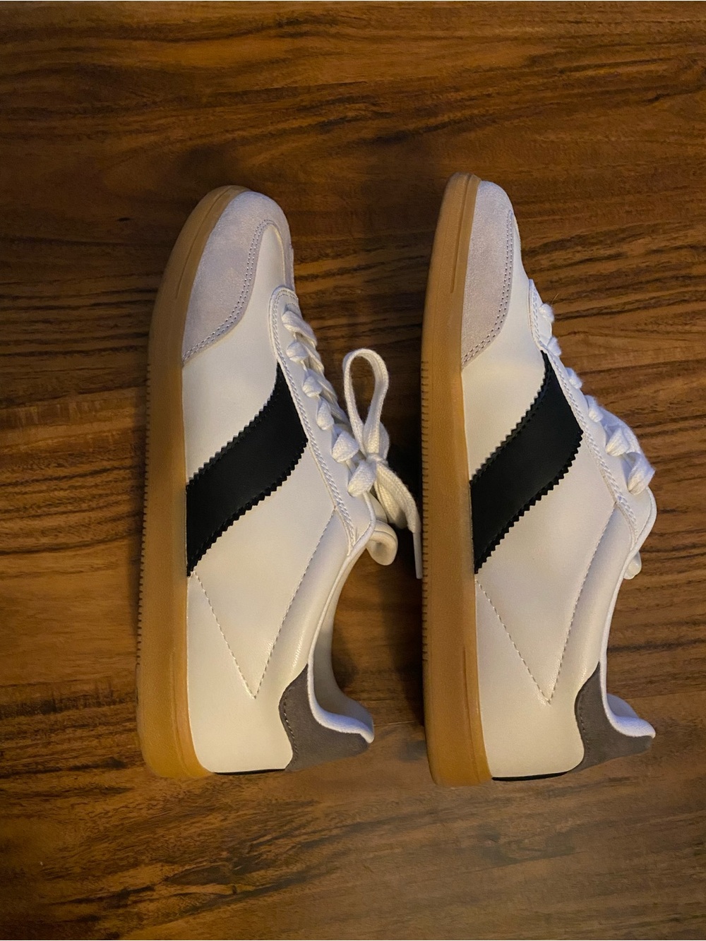 Women’s Universal Thread Spencer Sneakers Size 8.5